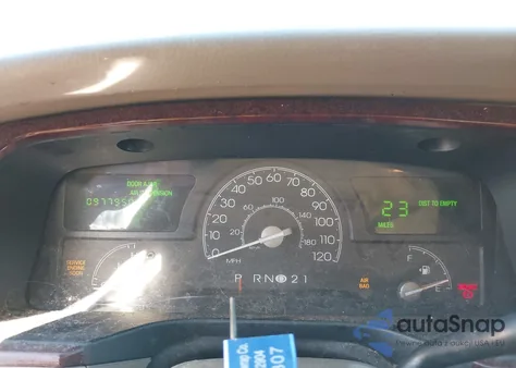 2003 Lincoln Town Car Signature from USA, damaged, VIN 1LNHM82W03Y604379